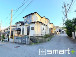 ～閑静な住宅街の立地～
・周辺は閑静な住宅街となっておりますので、静かな暮らしをご実現いただけます。
・前面道路の交通量も多くないので、小さなお子様がいるご家庭でもご安心ですね。
