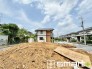 ～閑静な住宅街の立地～
・周辺は閑静な住宅街となっておりますので、静かな暮らしをご実現いただけます。
・前面道路の交通量も多くないので、小さなお子様がいるご家庭でもご安心ですね。
